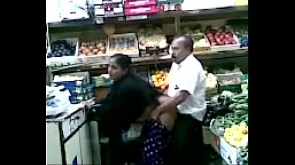 Pazhakadaiyil aunty mulaiyai sappi matter - Hiidden cam sex video