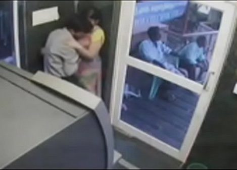 Netcenteril kathali mulaiyai pisainthu sugathai anuba vaikiran