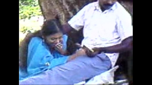 Oodai arugil ulasamaaga sunniyai umbum tamil pen - Hidden cam