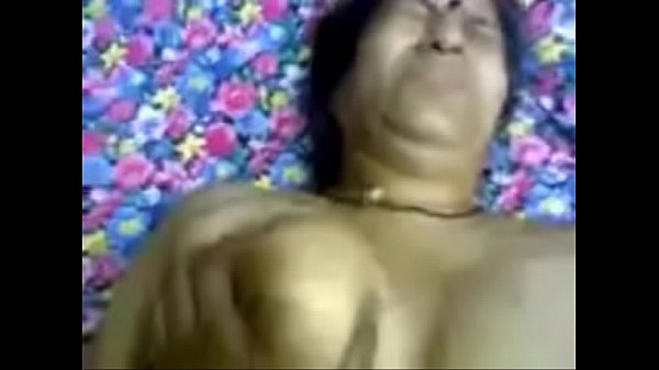 Maamiyaarai marumagan oothu kanjai vaayil kodukiraan - Homemade sex