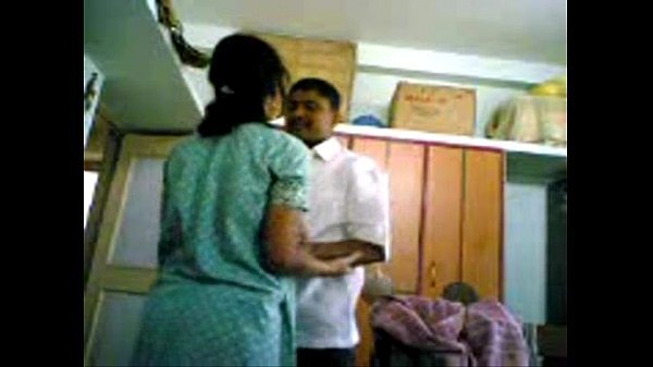 Manaivi maamanaarin sunniyai umbi sexyaaga ookiraal - Homemade sex video