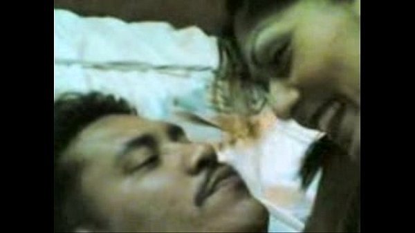 Coimbtore aunty ookum pozhuthu ilamaiyaaga munarugiraal - sex video