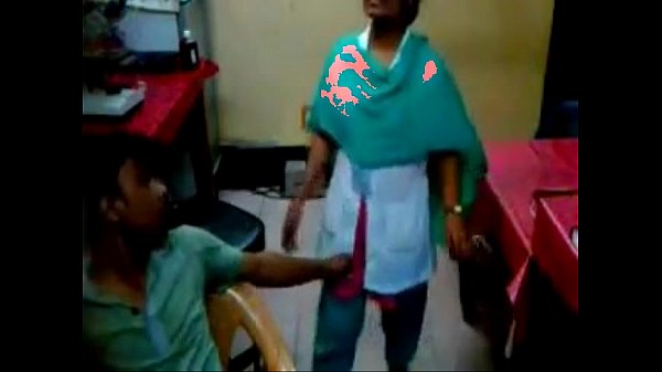 Thirumanam aana nursin kuthiyil kai vaithu muudu eetrugiraan