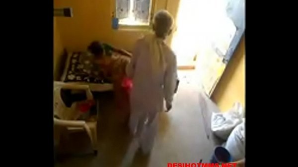 Sexyaaga suuthil sunniyai vaithu theithu ookum mamanar - Hidden cam