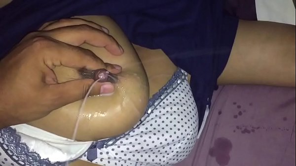 Periya mulai kaambil niraiya paal varugirathu - Milf