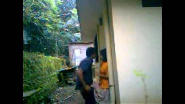 Manaiviyai nightyil sexyaaga thuki ookiraan - sex video