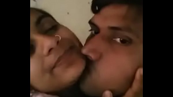 Anniyai sexyaaga mulaiyai kanbithu kuthiyil ookiran - sex video