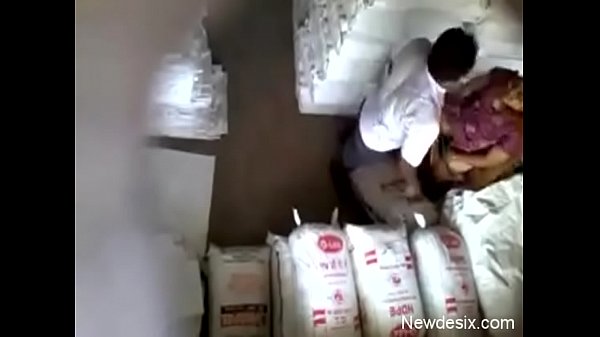 Sexiyaaga owner manaivi kuthiyil naaku potu oothu kanju edukiran - Hidden