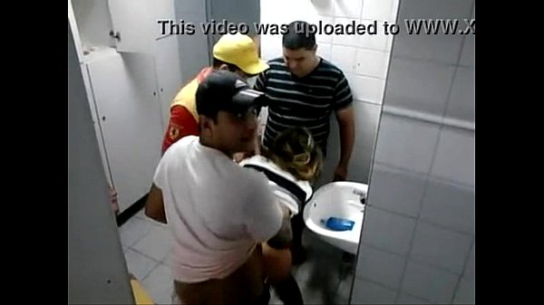 Niraiya sunniyai kuthiyil vitu ookum pathumai - Group sex video