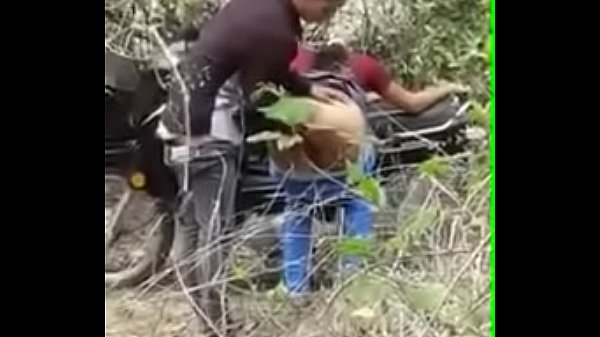 Sexyaaga kathali sunniyai kutha vaithu amarnthu umbi vidugiral - Hidden