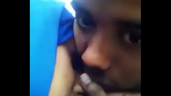 Azhagiya kathaliyai sexyaga ithazhil mutham seigiran - sex video