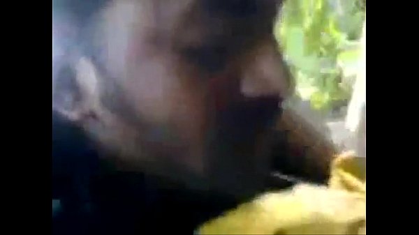 Veetu manaivi Thopil paduthu kuthiyil ookiral - sex video