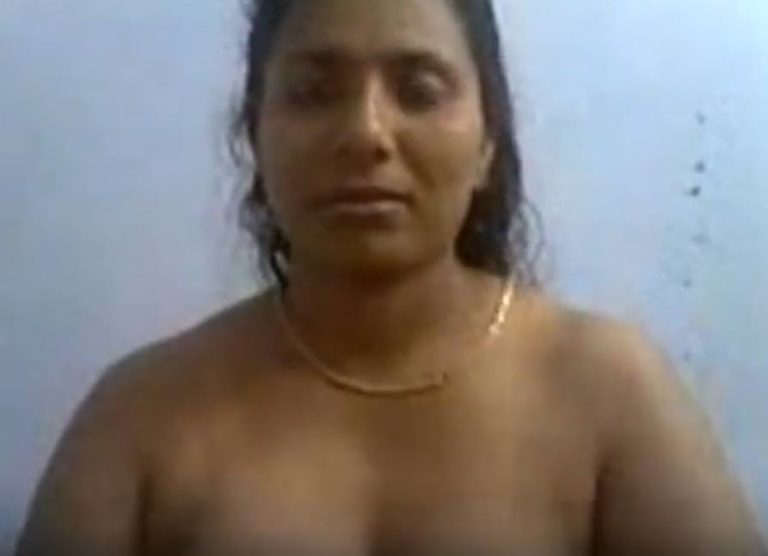 mallu-aunty-kolutha-mulai