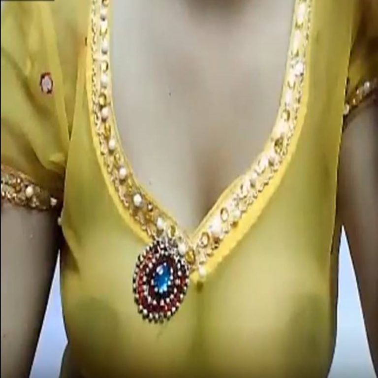 koluhta-boobs-jacket