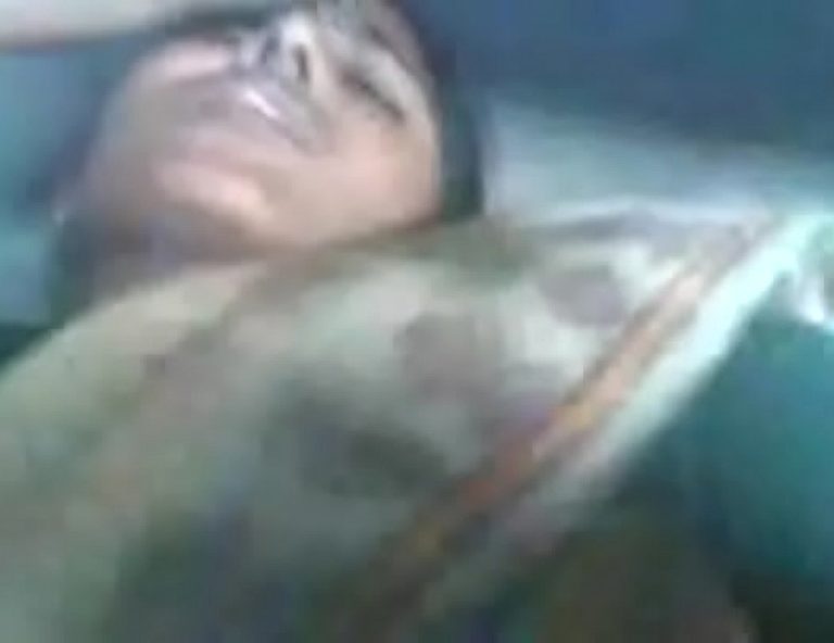 Kala Kathalan Tamil Ladies Sex videovil Pudavaiyai Thuki Kuthiyai Kanbikiran