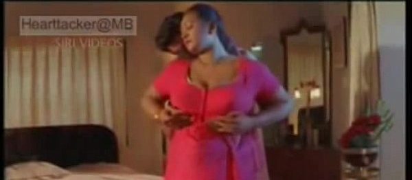 Mallu periya mulaiyil kai vaithu thadavi sex seiyum shakeelam sex film