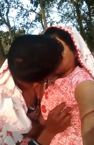 Orange chudithar aunty tamil liplock kiss hot video