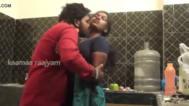 Nattukattai velaikaariyai owner paiyan thadavi sex seiyum tamil maid sex video